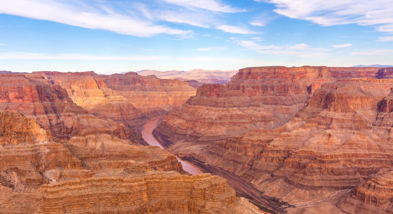 蝙蝠岩观赏到的大峡谷和科罗拉多河美景