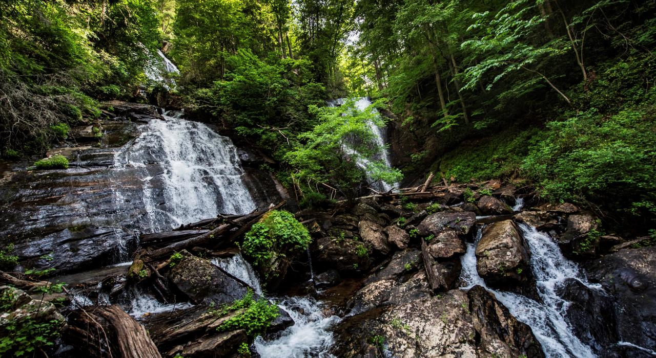 佐治亚州海伦的安娜红宝石瀑布