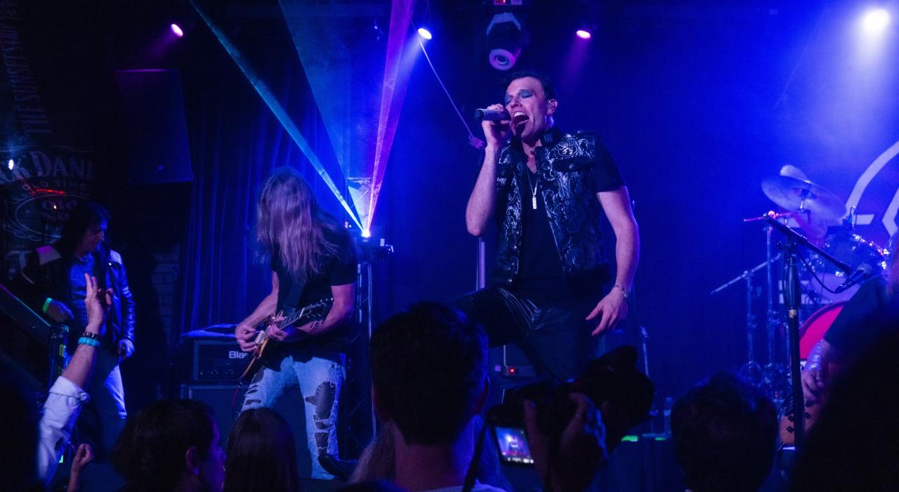 Sweet 摇滚乐队在加利福尼亚州西好莱坞 Whisky a Go Go 酒吧举办的现场音乐会 Sweet 摇滚乐队在加利福尼亚州西好莱坞 Whisky a Go Go 酒吧举办的现场音乐会