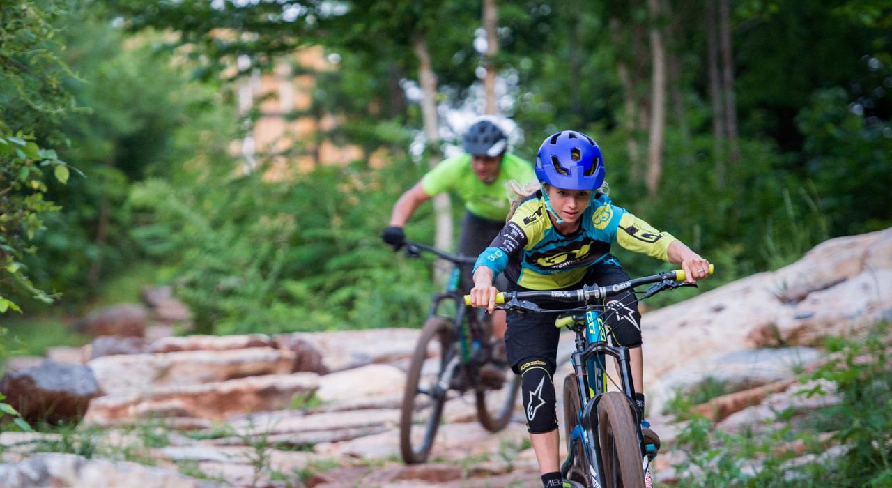 城市荒野魔鬼赛道上的山地骑行