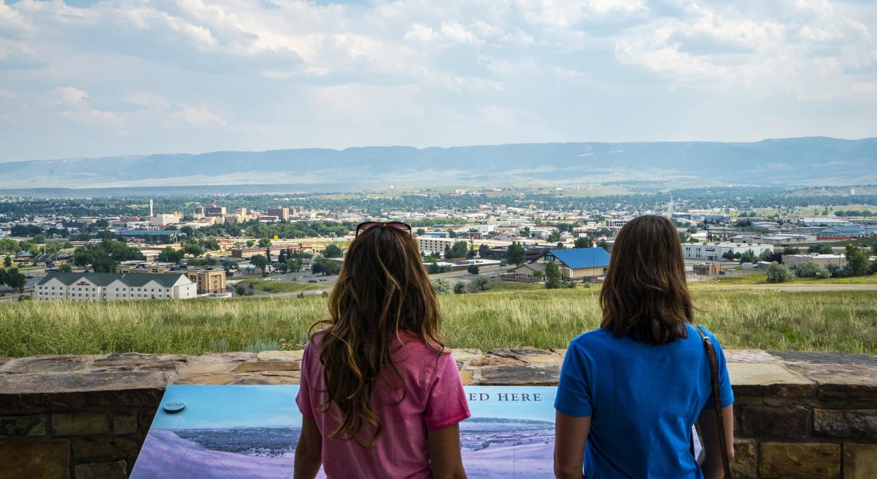 从国家历史之路学习中心欣赏怀俄明州卡斯珀的风景