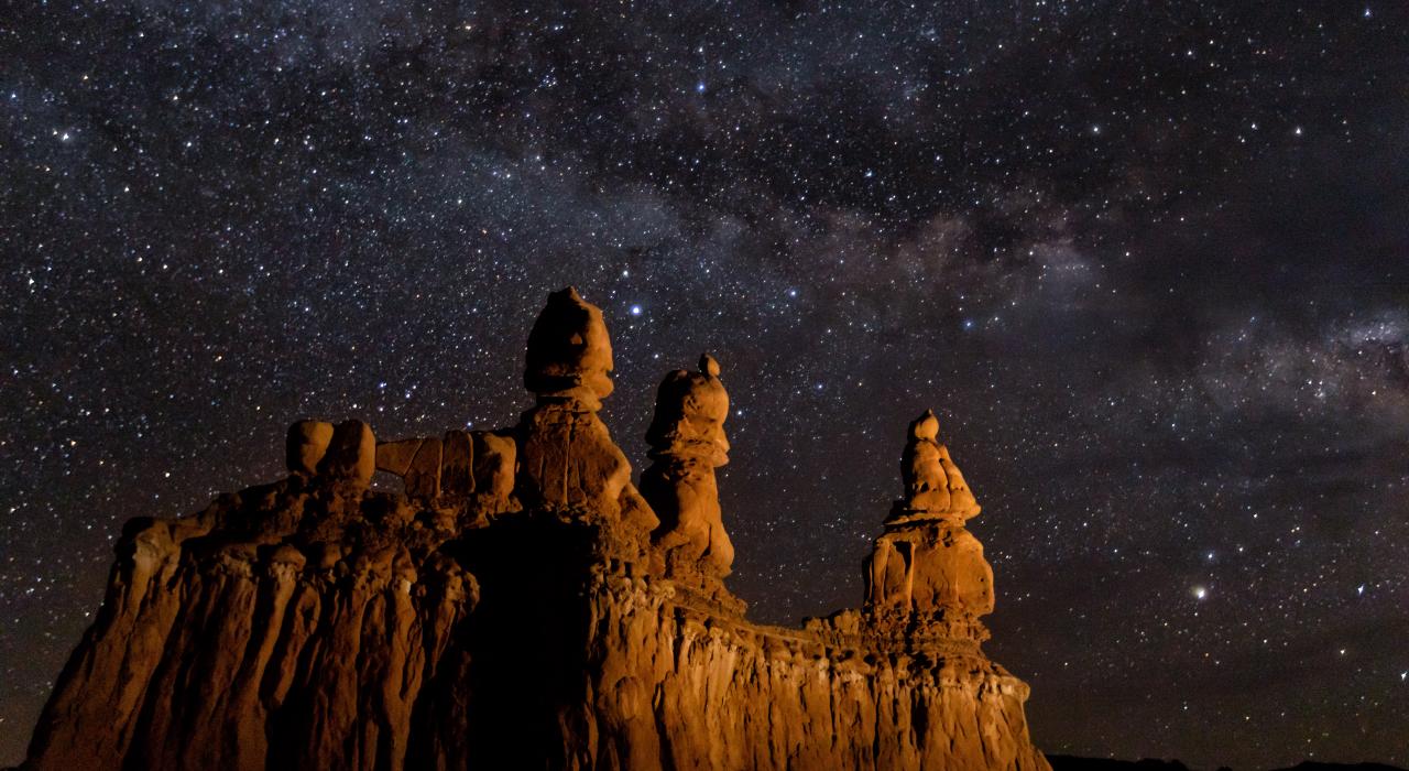 在犹他州汉克斯维尔附近的魔怪谷观星