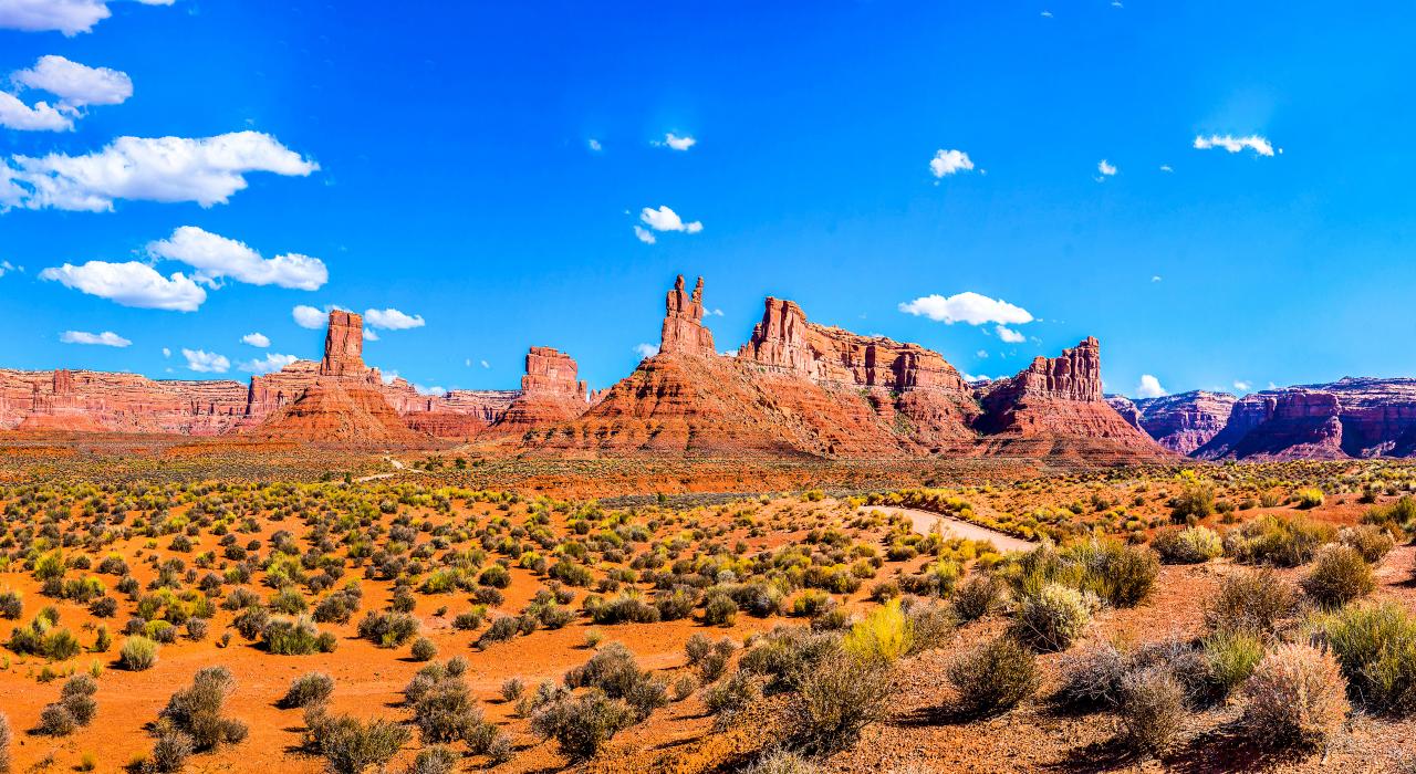 内华达州拉斯维加斯附近的红岩峡谷 (Red Rock Canyon) 全景 内华达州拉斯维加斯附近的红岩峡谷 (Red Rock Canyon) 全景
