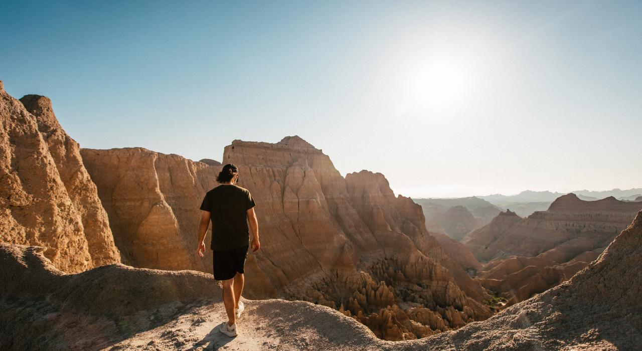 在南达科他州恶土国家公园徒步