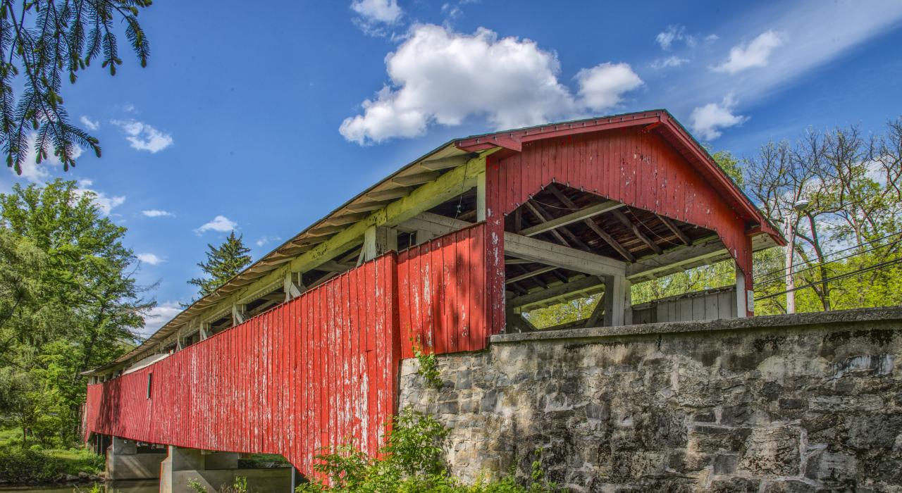 位于阿伦敦的博格特廊桥 (Bogert’s Covered Bridge)，属于特拉华州和理海国家遗产廊道 (Delaware & Lehigh National Heritage Corridor)