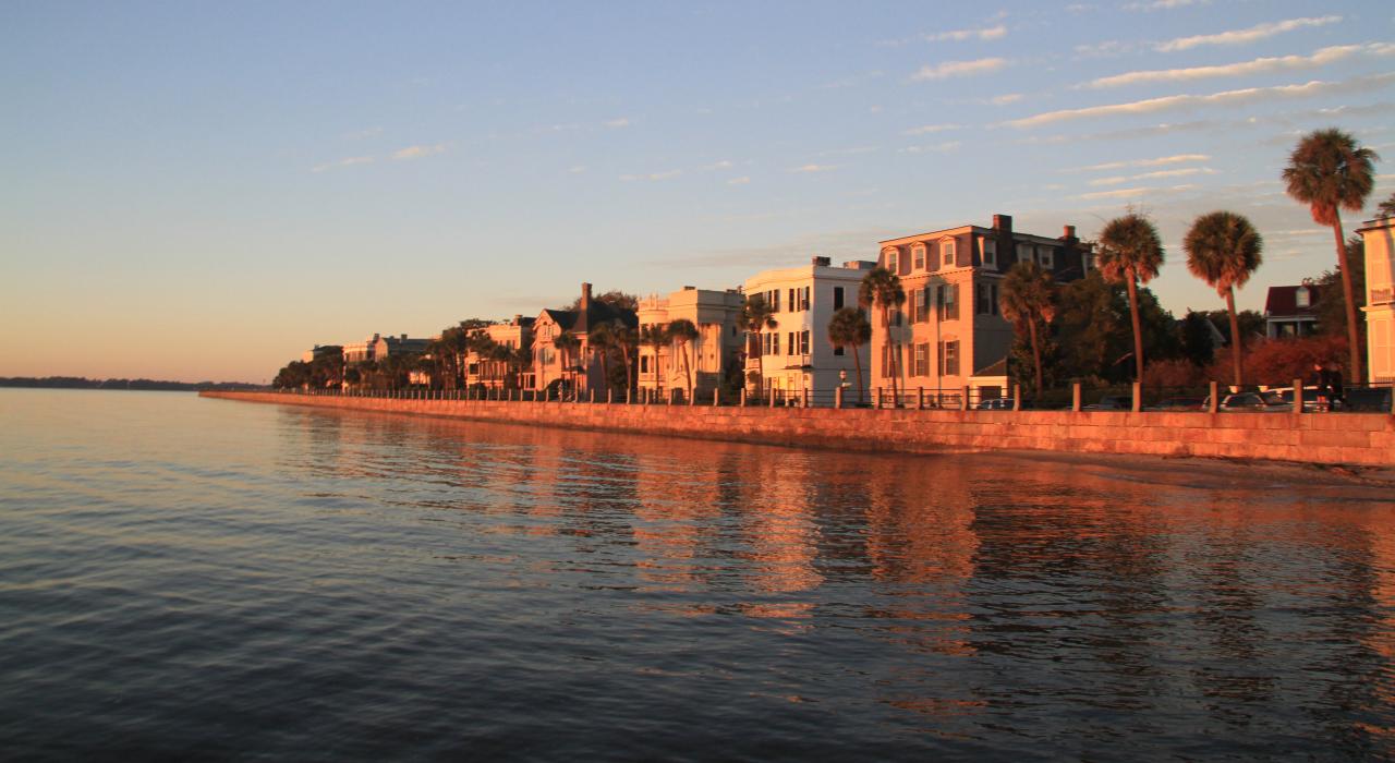 南卡罗来纳州查尔斯顿海滨历史悠久的房屋