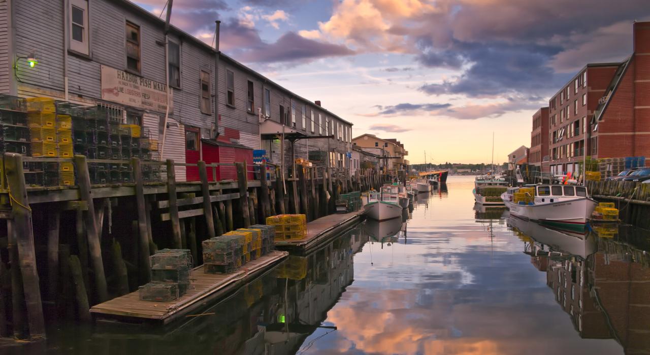 缅因州波特兰市繁华海滨的瑰丽风景