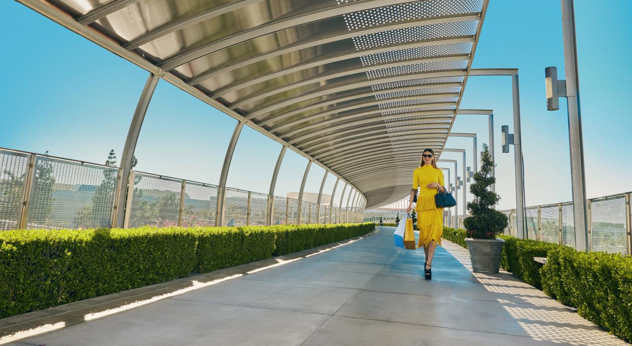 加利福尼亚州科斯塔梅萨南海岸广场的一个入口