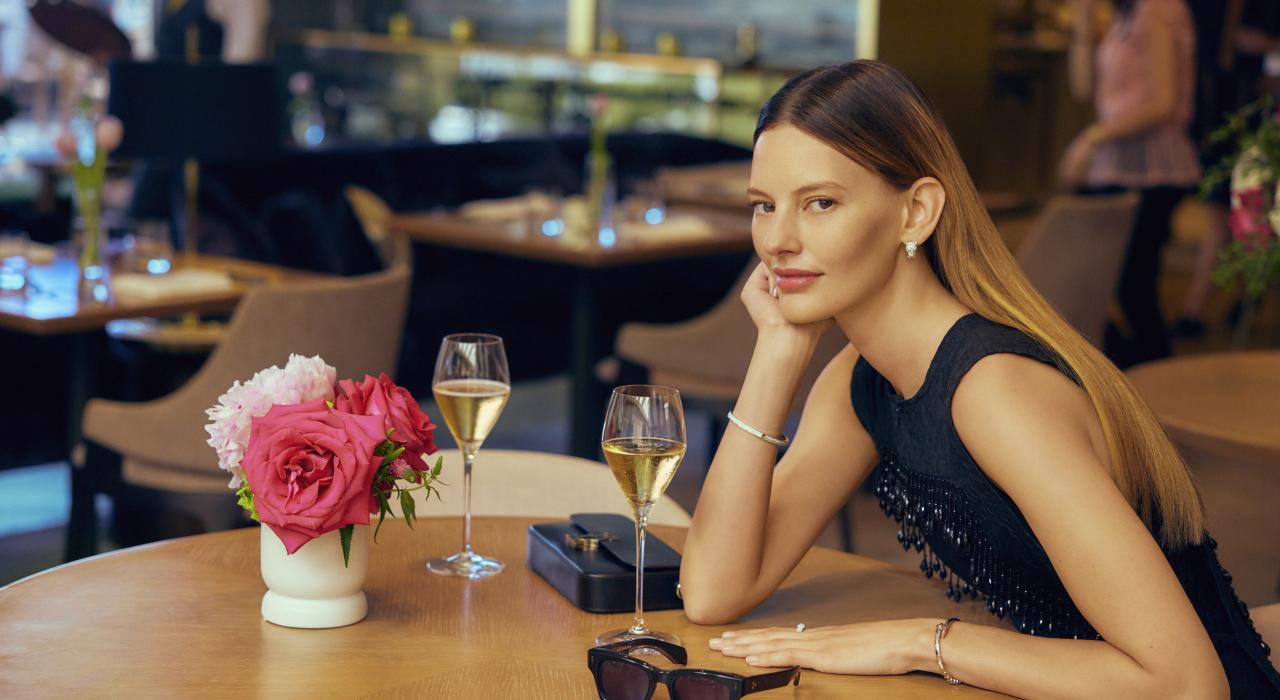 在米其林星级法国餐厅 Knife Pleat 的豪华环境中享用美食