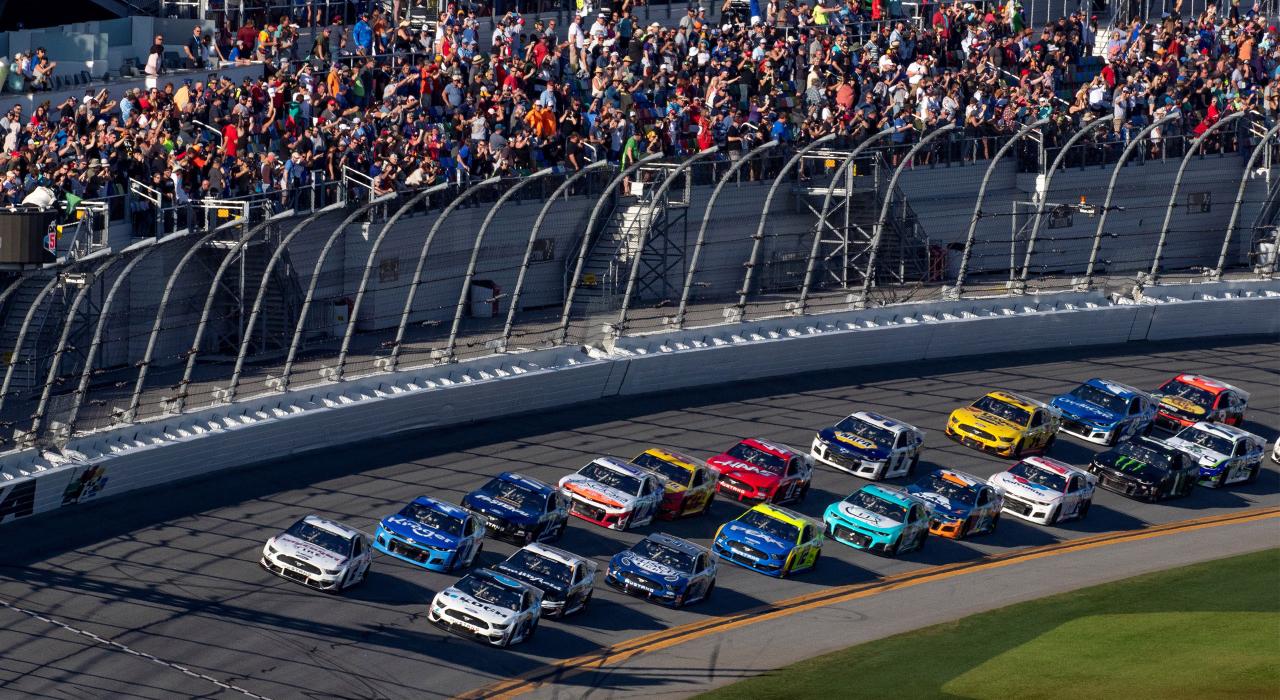 一年一度激情十足的代托纳 500 全国运动汽车竞赛