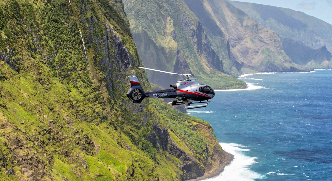 乘坐 Maverick Helicopters 公司的直升机飞越夏威夷州的莫洛卡伊岛
