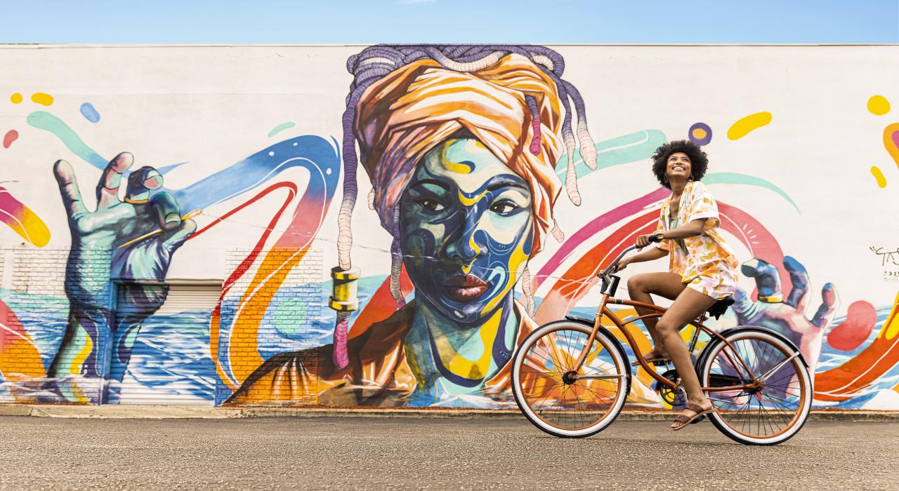 圣彼得斯堡近 600 幅充满活力的壁画之一