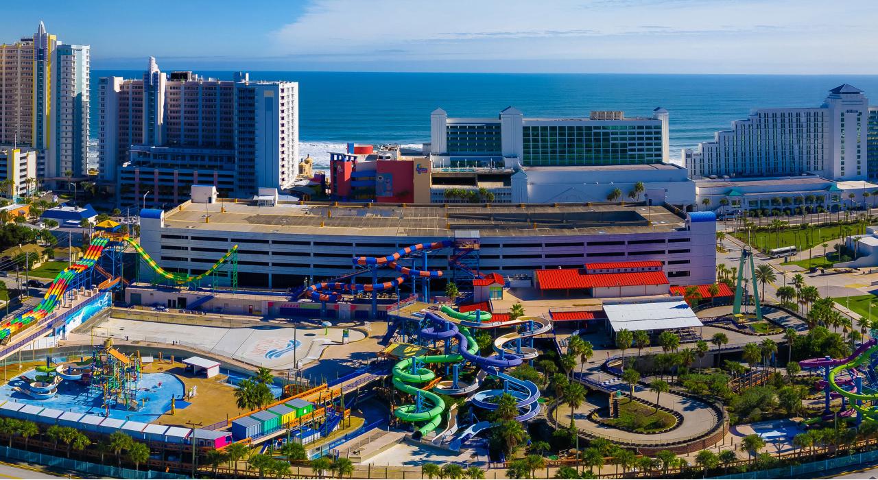 鸟瞰代托纳泻湖、水上乐园和家庭娱乐中心