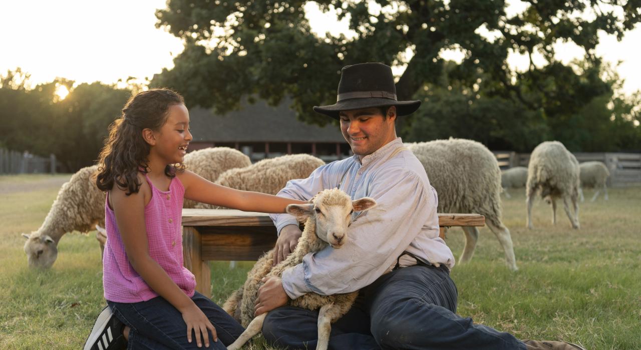 在历史悠久的 Nash Farm 农场与农场动物亲密接触