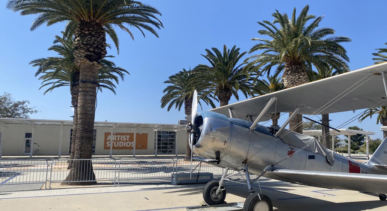 Great Park 公园文物与航空展场地前展示的历史悠久的飞机