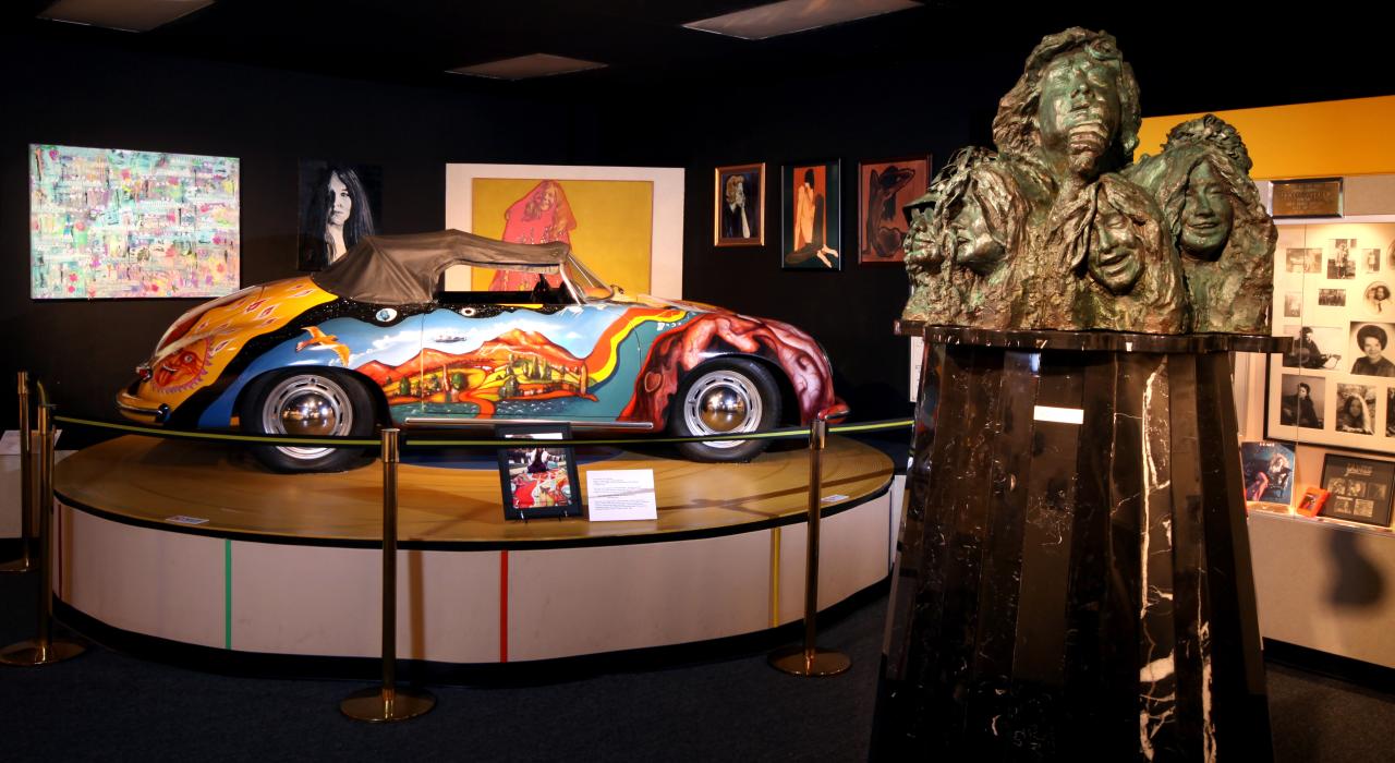 德克萨斯州阿瑟港 Museum of the Gulf Coast 博物馆中詹尼斯·乔普林的汽车模型