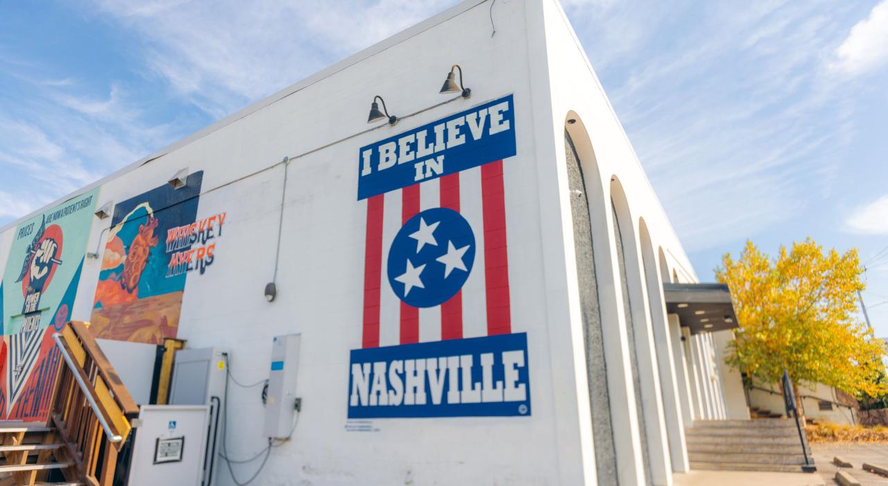 由当地艺术家 Adrien Saporiti 创作的标志性壁画《I Believe in Nashville》 由当地艺术家 Adrien Saporiti 创作的标志性壁画《I Believe in Nashville》