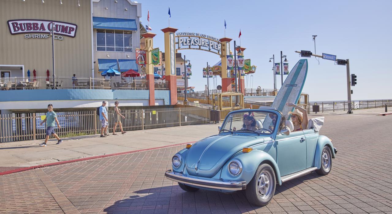 徜徉于德克萨斯州加尔维斯顿 Seawall Boulevard 大道上的加尔维斯顿岛老游乐码头