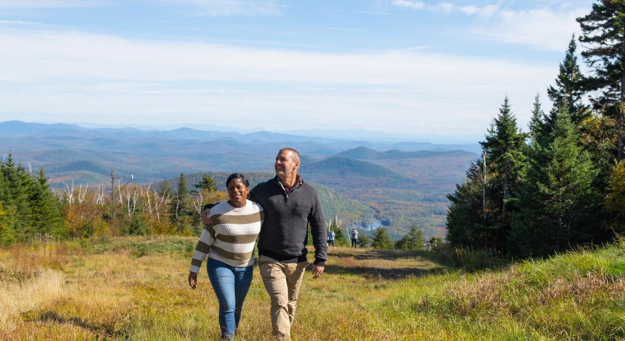 在戈尔山 (Gore Mountain) 徒步时欣赏壮丽景色