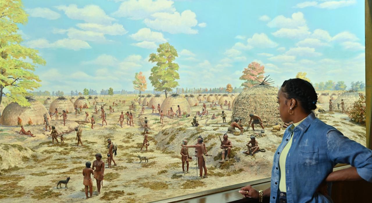 在路易斯安那州什里夫波特的路易斯安那州立博物馆参观文化展览