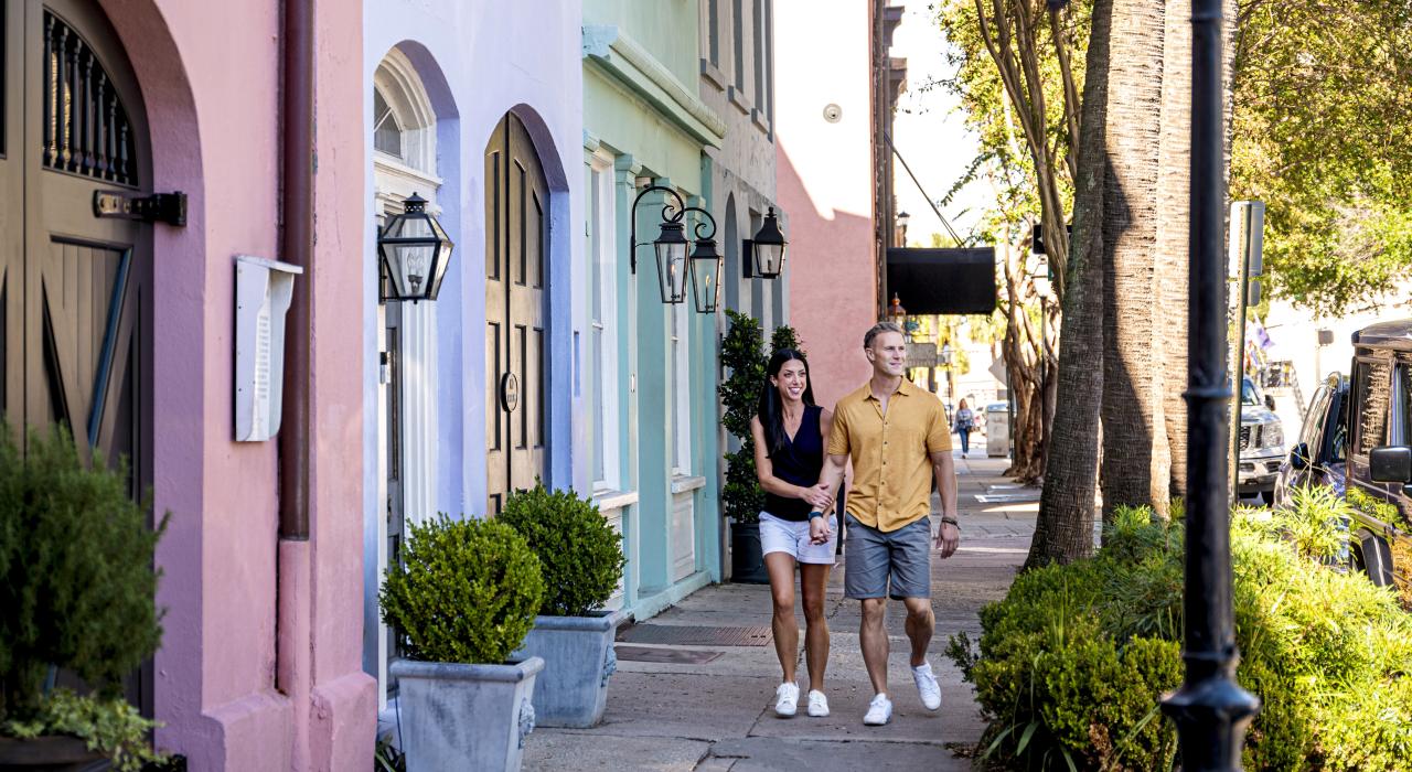 探索南卡罗来纳州查尔斯顿的历史建筑群 Rainbow Row