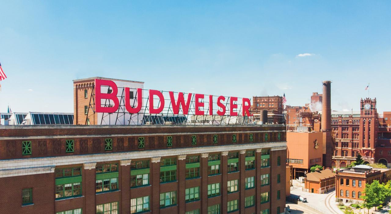 安海斯-布什英博酿酒厂 (Anheuser-Busch brewery) 是美国众多畅销啤酒的诞生地 安海斯-布什英博酿酒厂 (Anheuser-Busch brewery) 是美国众多畅销啤酒的诞生地