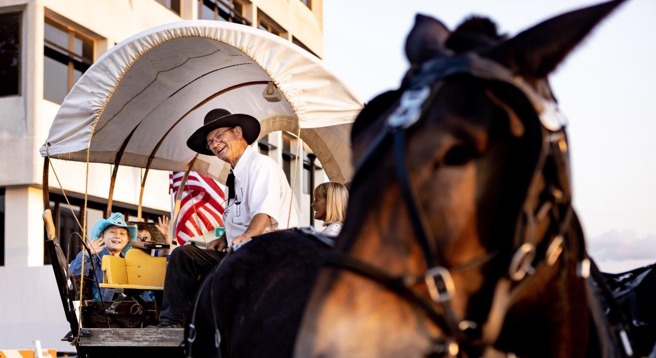 在圣卡利贡节上窥探拓荒者的生活 在圣卡利贡节上窥探拓荒者的生活