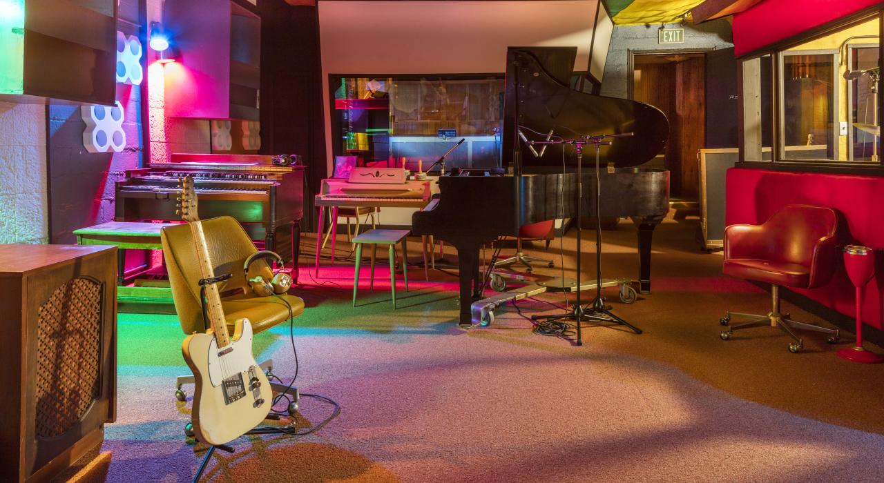 马斯尔肖尔斯录音室展出的乐器