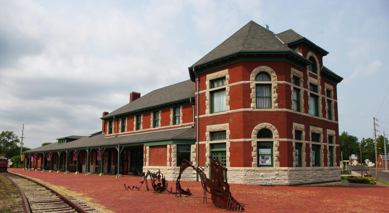 修缮一新的 Katy Depot 火车站外部亮丽的红砖(始建于 1896 年) 修缮一新的 Katy Depot 火车站外部亮丽的红砖(始建于 1896 年)