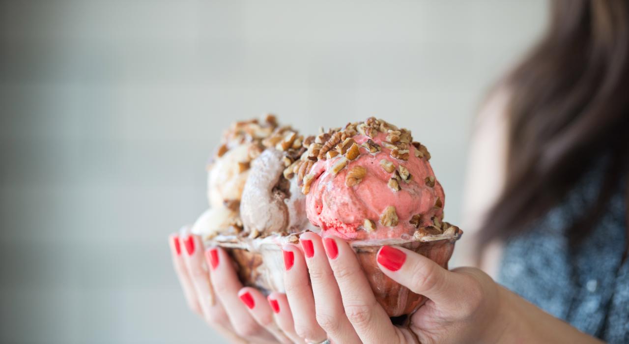 Central Dairy Ice Cream Parlor 冰淇淋店的诱人甜品 Central Dairy Ice Cream Parlor 冰淇淋店的诱人甜品