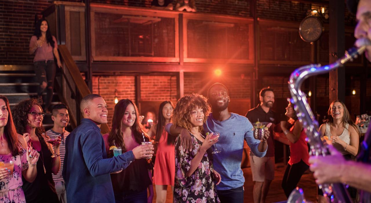 在圣乔治大街的Prohibition Kitchen 体验精彩的夜生活