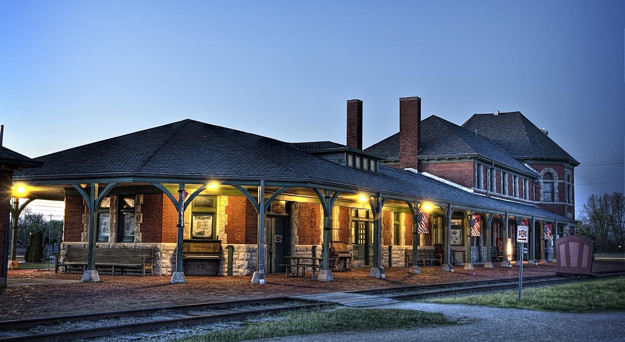 历史悠久的 Katy Depot 火车站夜景 历史悠久的 Katy Depot 火车站夜景