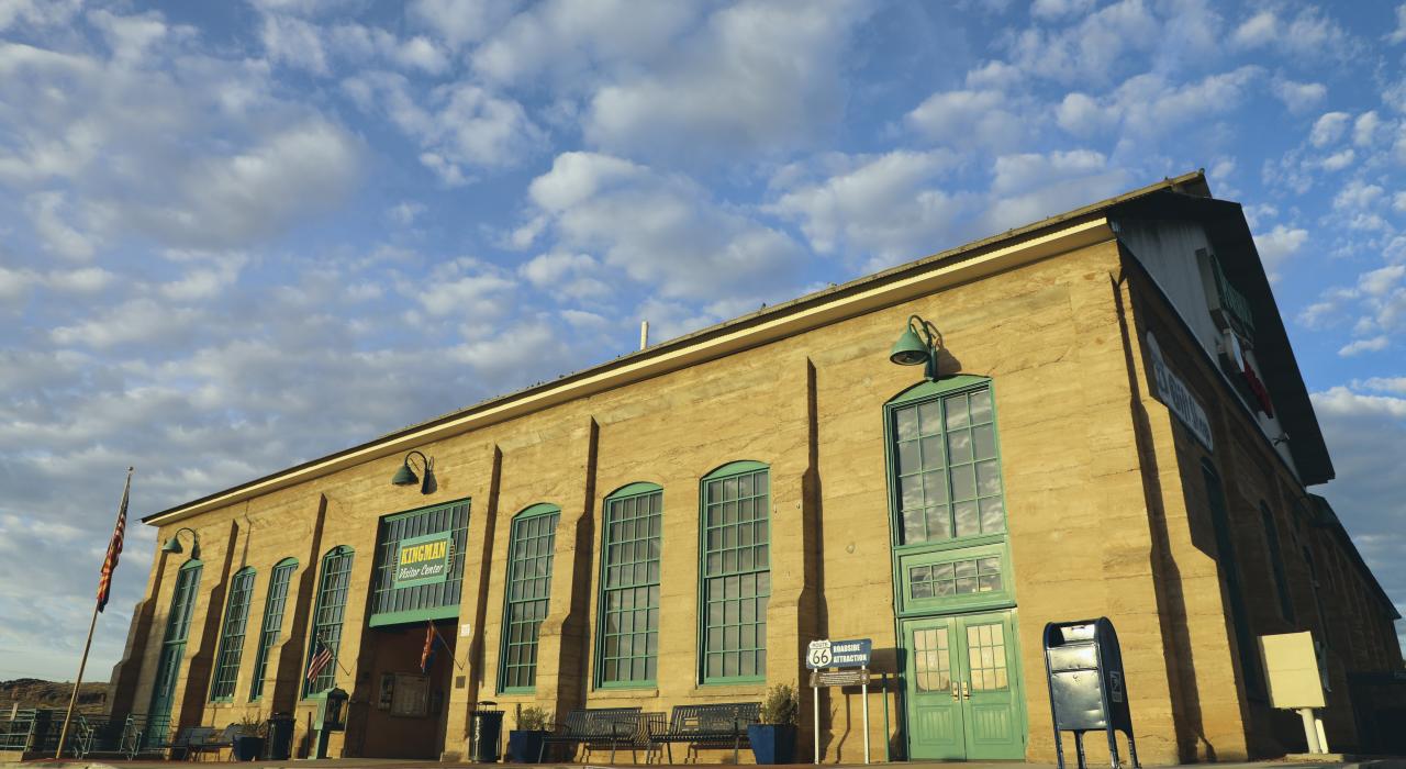 历史悠久的 Powerhouse 发电站不仅有城市旅游服务中心，还是亚利桑那州 66 号公路博物馆的所在地