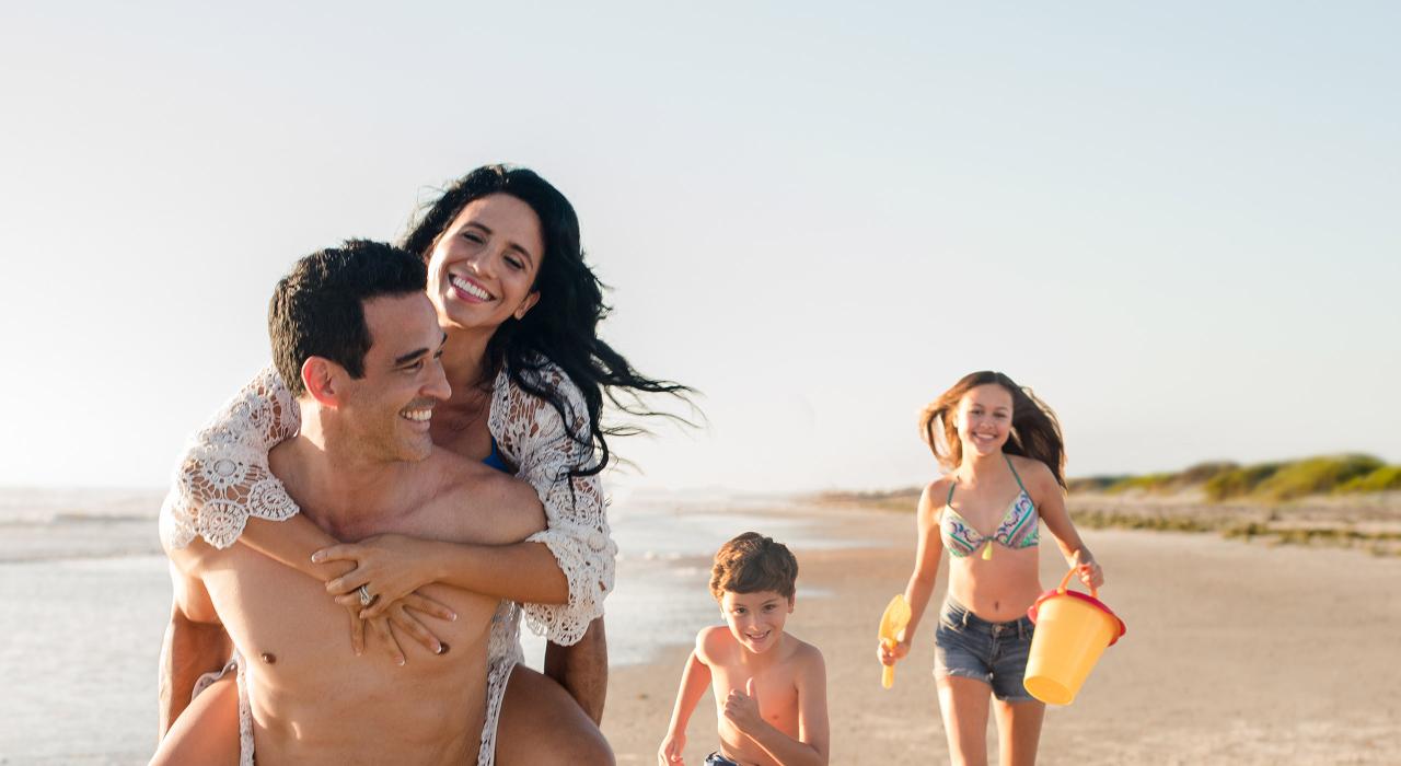 在 Vilano Beach 海滩享受家庭时光