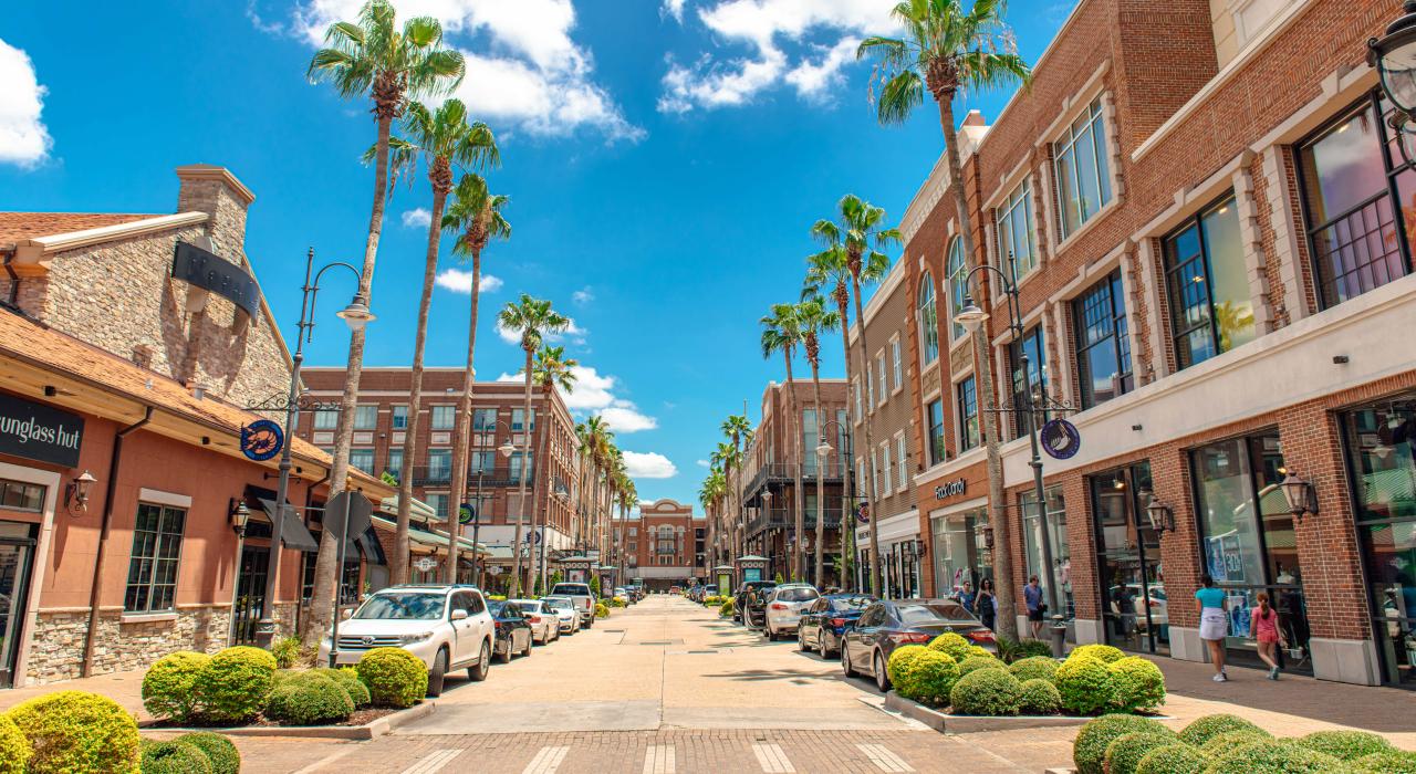 在零售和娱乐街区 Perkins Rowe 愉快购物