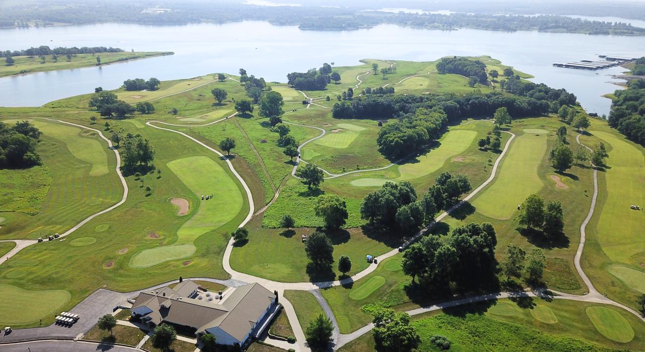 从空中俯瞰密苏里州史密斯维尔的史密斯维尔湖