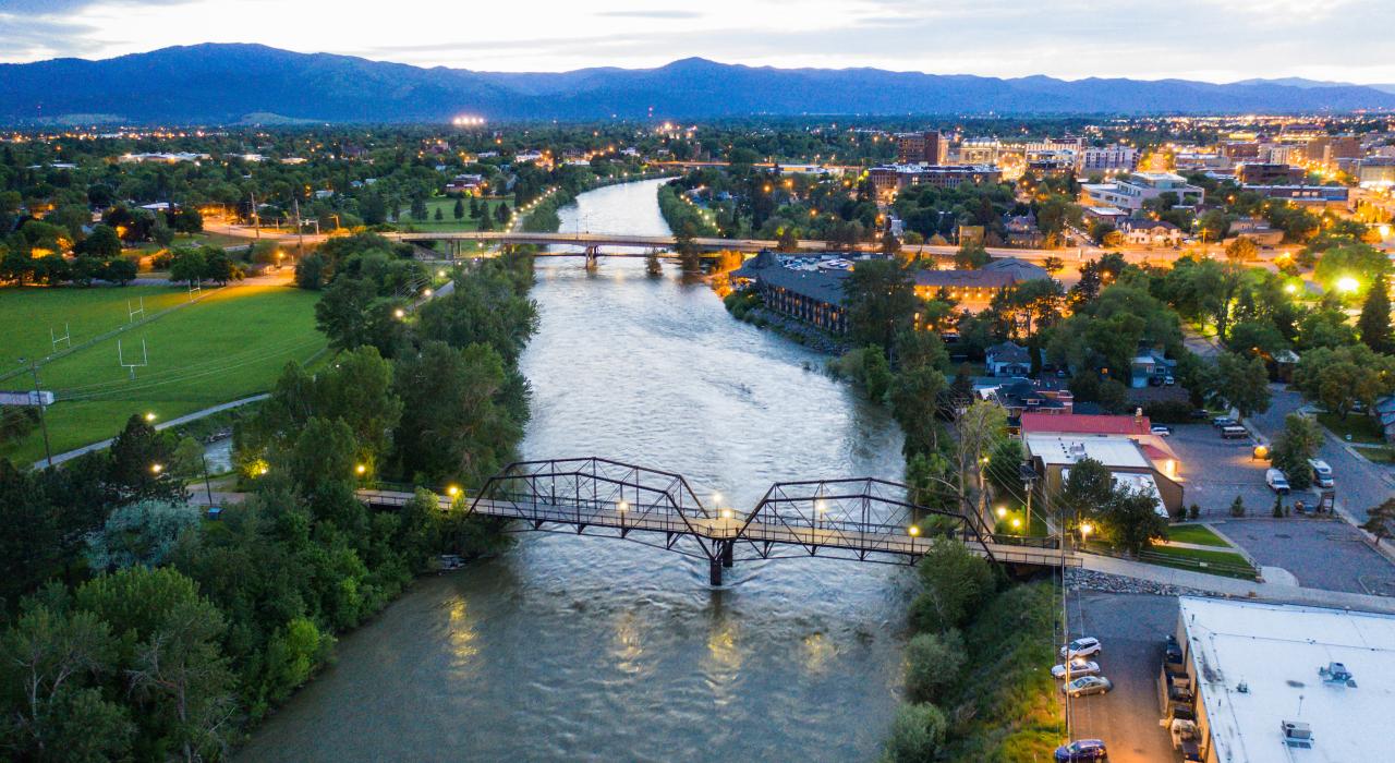 克拉克福克河河滨小径的航拍景观 克拉克福克河河滨小径的航拍景观