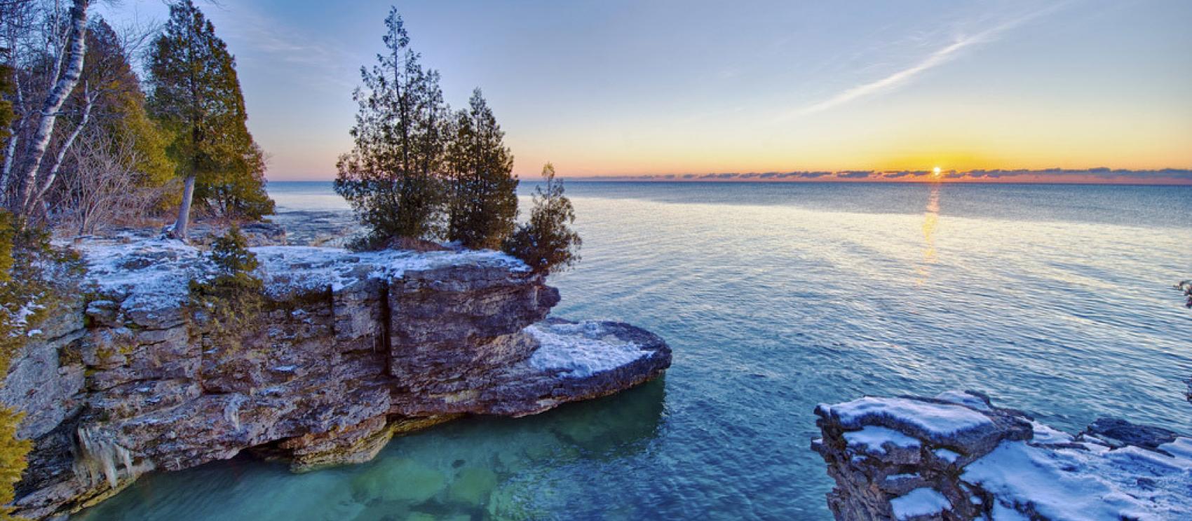 多尔县 Cave Point County Park 县立公园的壮丽美景