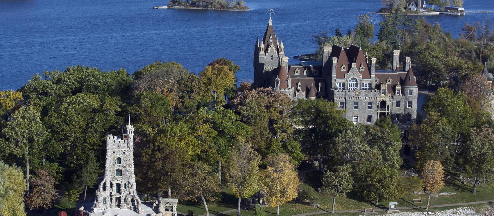 历史悠久的波特古堡坐落在圣千岛群岛的心岛上歌者城堡