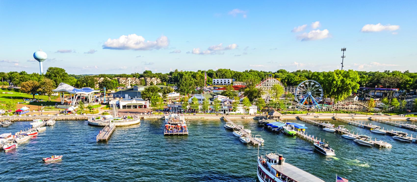从阿诺德斯公园游乐园俯瞰欧克博奇湖，这里是水上娱乐的天堂