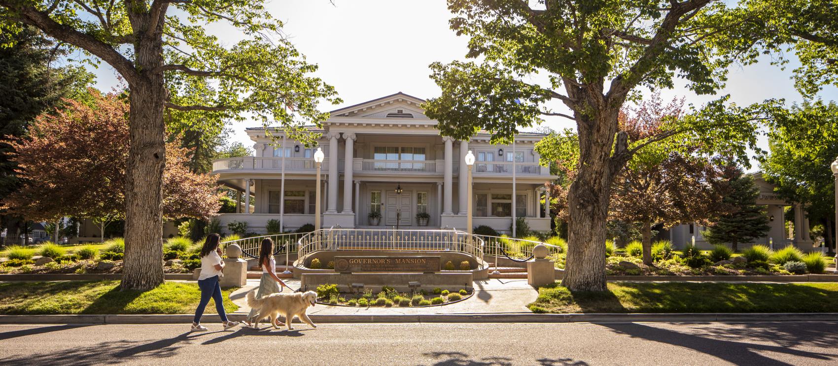 探索卡森城的历史街区