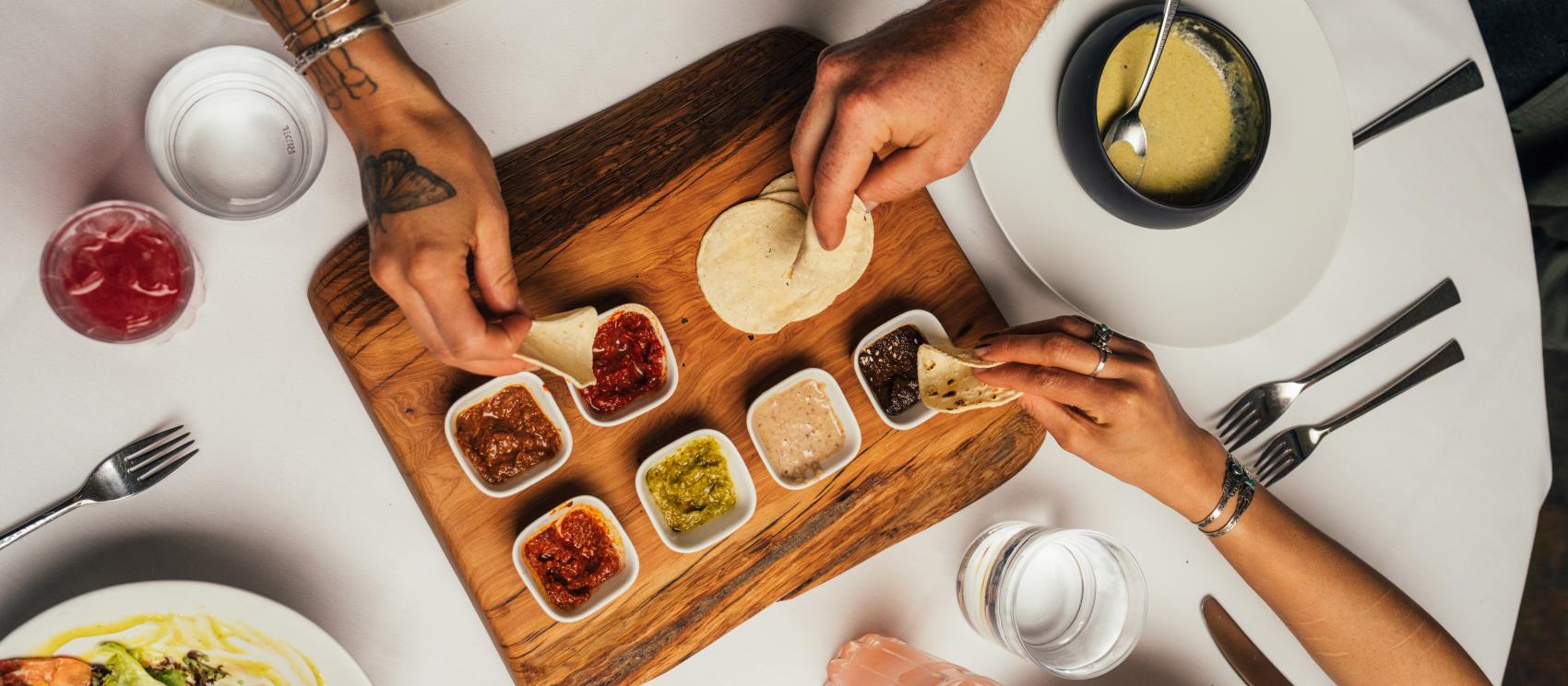 在圣达菲的 Sazón 餐厅享用经典的新墨西哥州美食