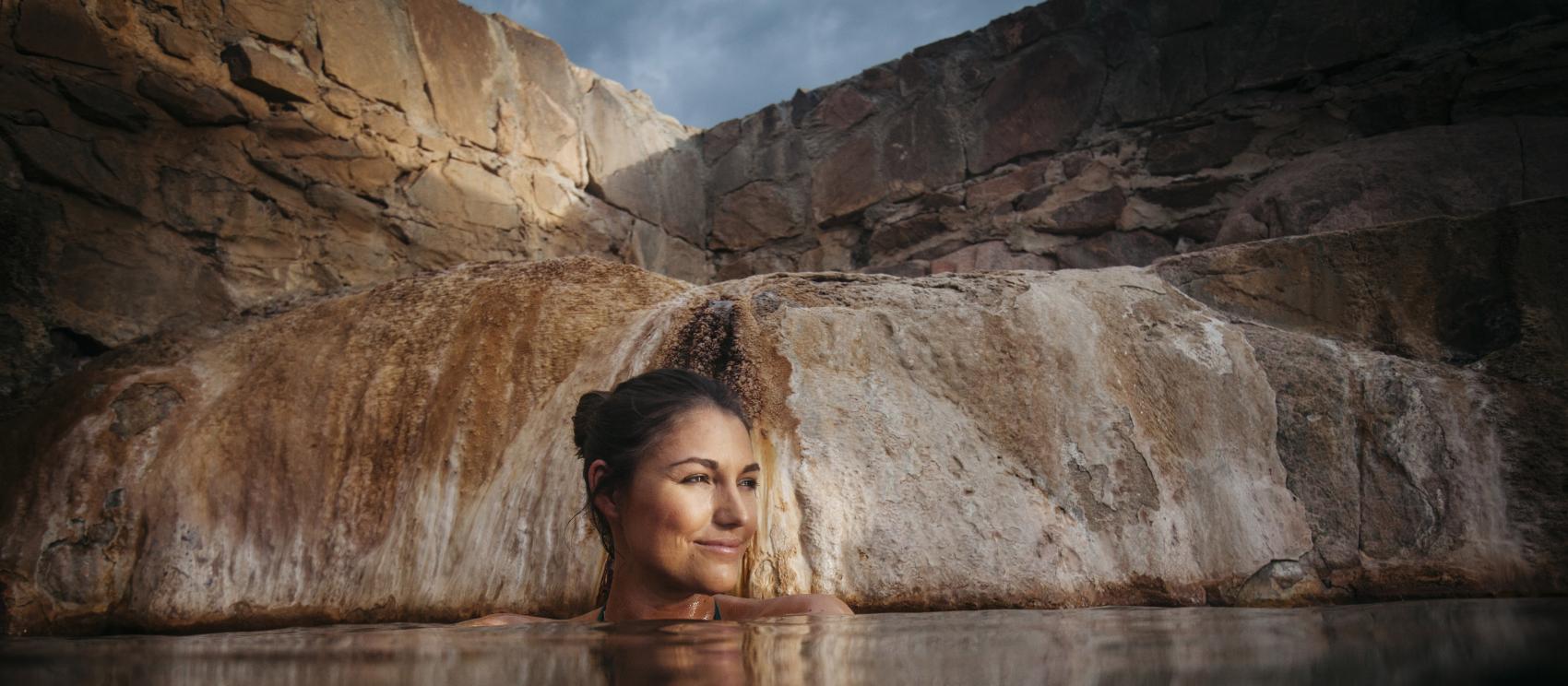 享受天然矿物温泉浴