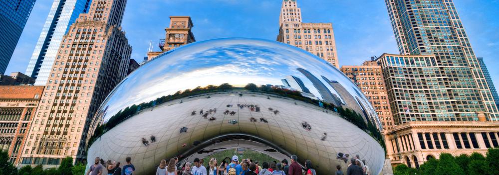 伊利诺伊州芝加哥市中心的云门雕塑